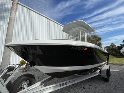 BOATZON | Robalo R222EX 2022