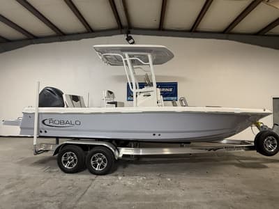 BOATZON | Robalo R226 Cayman 2026