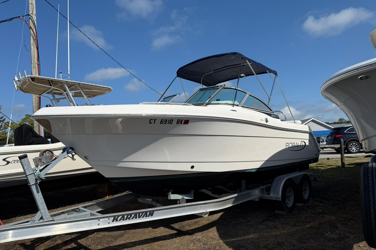 2019 Robalo R227 Dual Console - Sold Boat