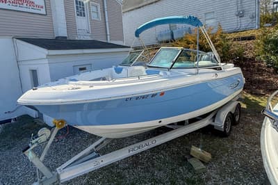 BOATZON | Robalo R227 Dual Console 2022