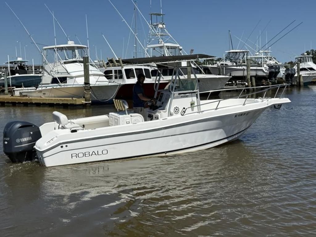 2003 Robalo R230 - Sold Boat