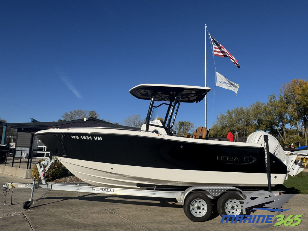 2024 Robalo R230 - Sold Boat