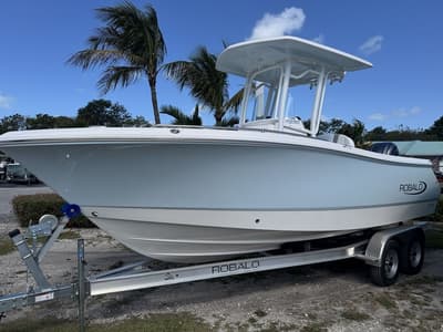 BOATZON | Robalo R230 2026