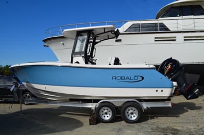 BOATZON | Robalo R230 2027