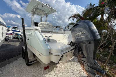 BOATZON | Robalo R230 Center Console 2020