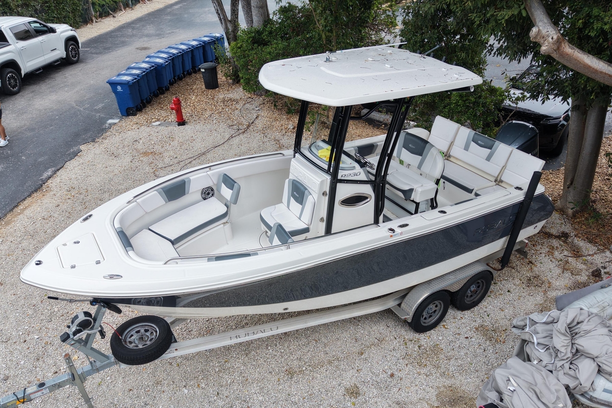 2021 Robalo R230 Center Console - Sold Boat