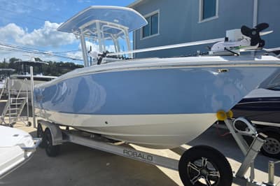 BOATZON | Robalo R230 Center Console 2022