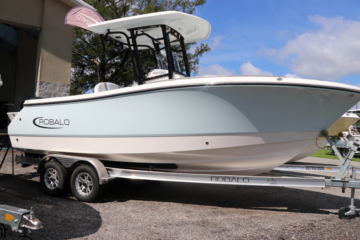 2024 Robalo R230 Center Console - Sold Boat