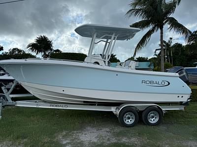BOATZON | Robalo R230 Center Console 2025