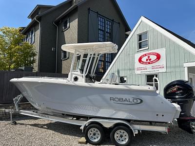 BOATZON | Robalo R230 Center Console 2025