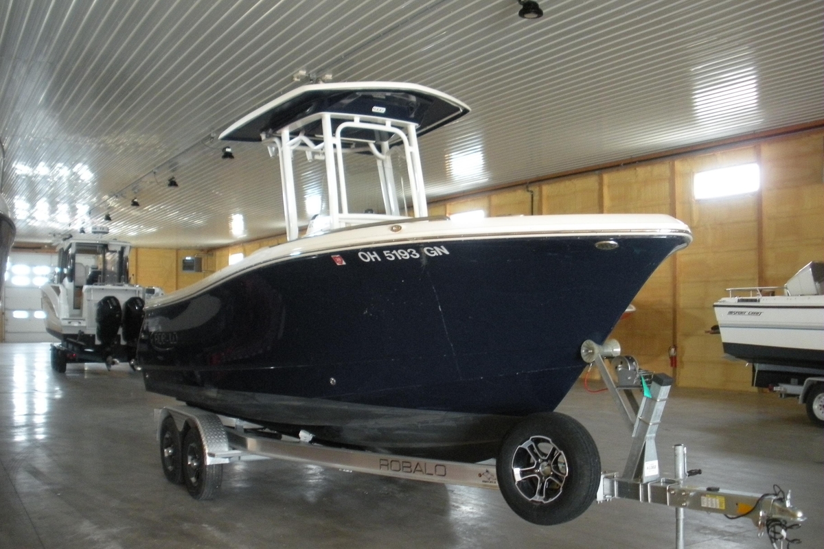 2025 Robalo R230 Center Console - Sold Boat