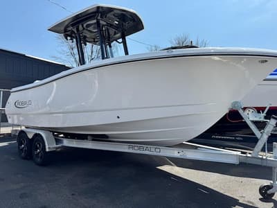 BOATZON | Robalo R230 Center Console 2025