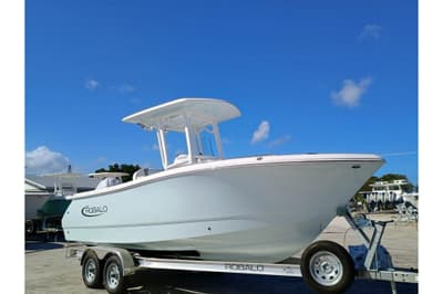 BOATZON | Robalo R230 Center Console 2025