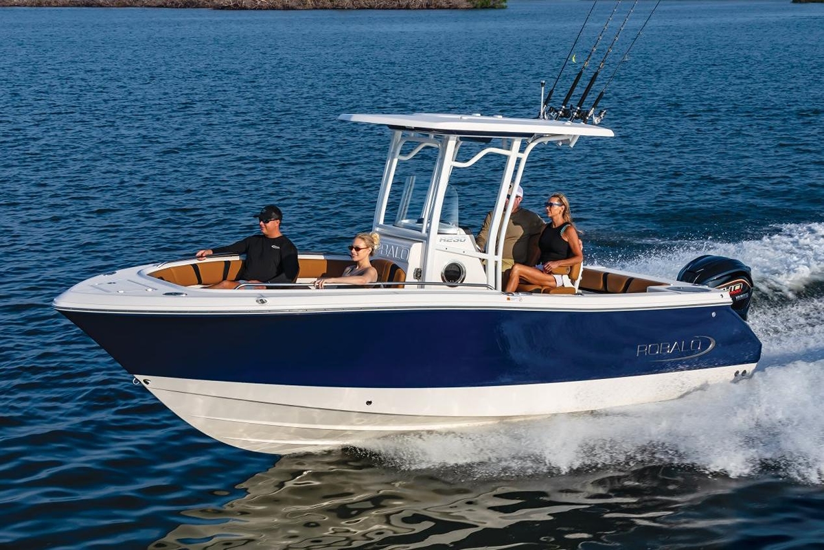 2026 Robalo R230 Center Console - Sold Boat