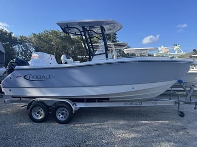 BOATZON | Robalo R230 Center Console 2026