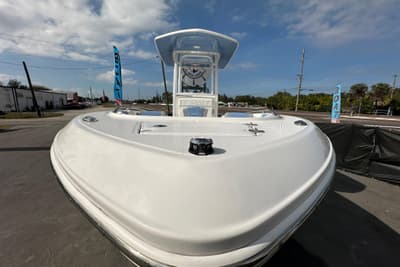 BOATZON | Robalo R232 Explorer 2024