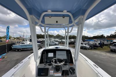 BOATZON | Robalo R232 Explorer 2024