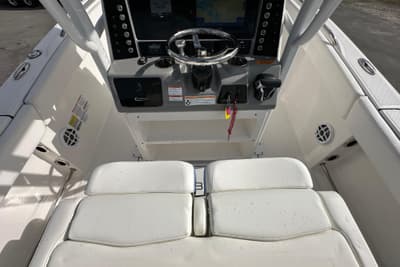 BOATZON | Robalo R232 Explorer 2024
