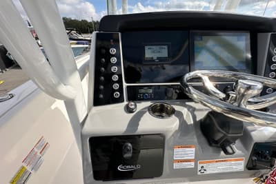 BOATZON | Robalo R232 Explorer 2024