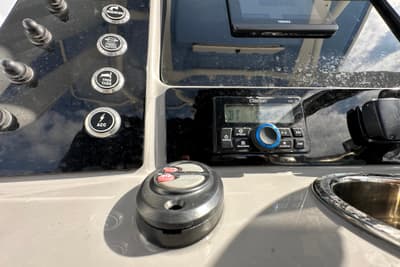 BOATZON | Robalo R232 Explorer 2024