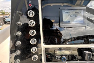 BOATZON | Robalo R232 Explorer 2024