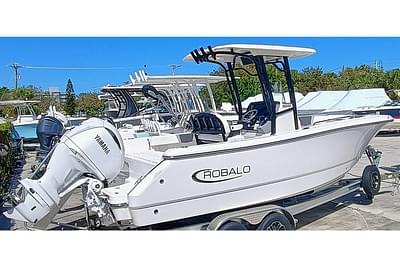 BOATZON | Robalo R232 Explorer 2025