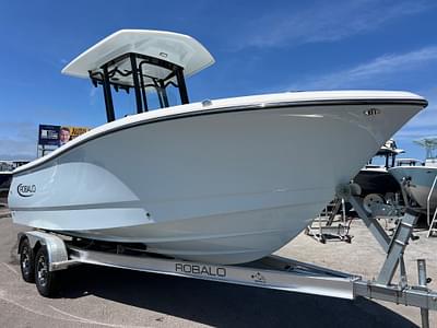 BOATZON | Robalo R232 Explorer 2025