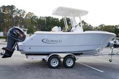 BOATZON | Robalo R232 Explorer 2026