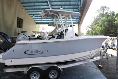 BOATZON | Robalo R232 Explorer 2026