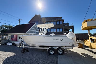 BOATZON | Robalo R232 Explorer 2027