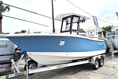 BOATZON | Robalo R232 Explorer 2027