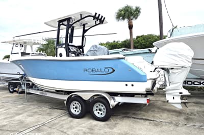 BOATZON | Robalo R232 Explorer 2027