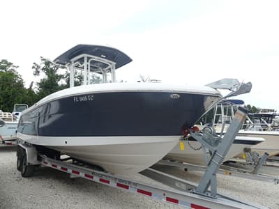 BOATZON | Robalo R242 2021