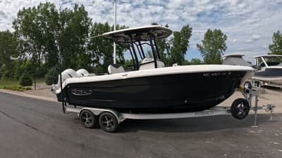 BOATZON | Robalo R242 2022