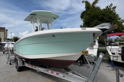 BOATZON | Robalo R242 Center Console 2017