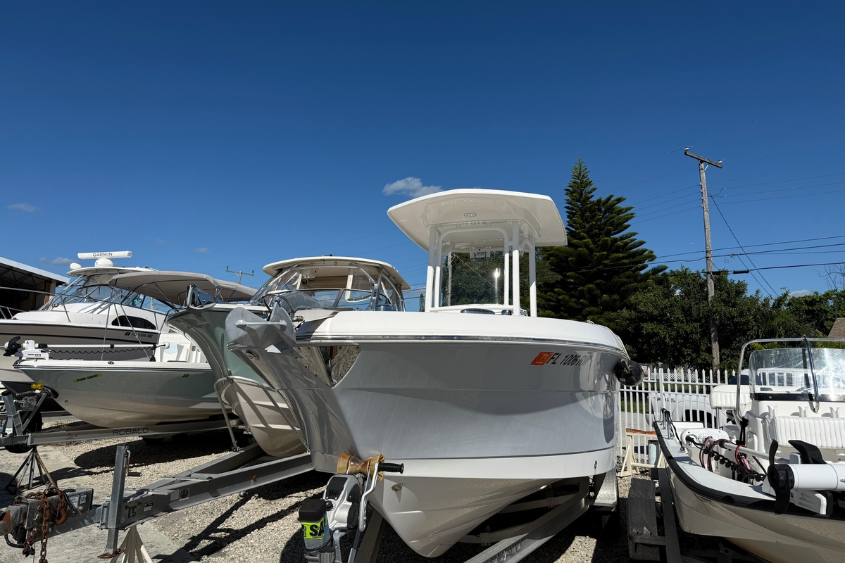 2019 Robalo R242 Center Console - Sold Boat