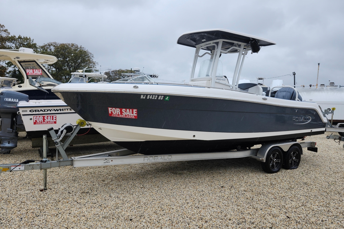 2021 Robalo Robalo R242 Center Console 2021 - Sold Boat