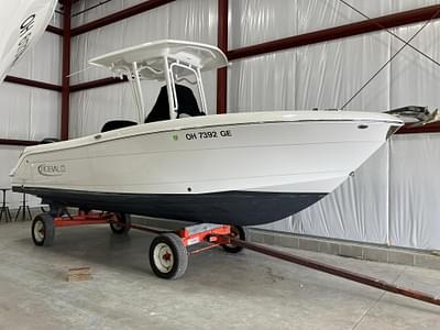 BOATZON | Robalo R242 Center Console 2021