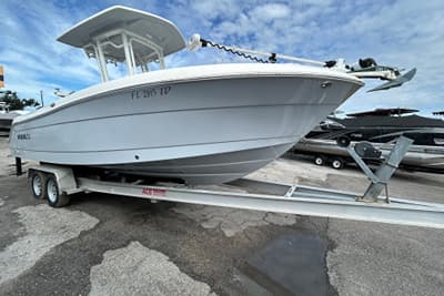 BOATZON | Robalo R242 Center Console 2022
