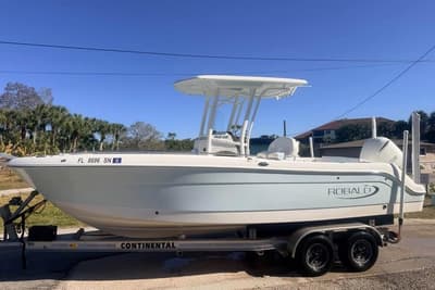 BOATZON | Robalo R242 Explorer 2020