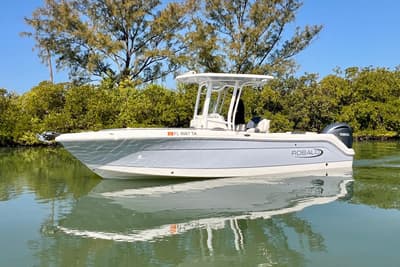 BOATZON | Robalo R242 Explorer 2021