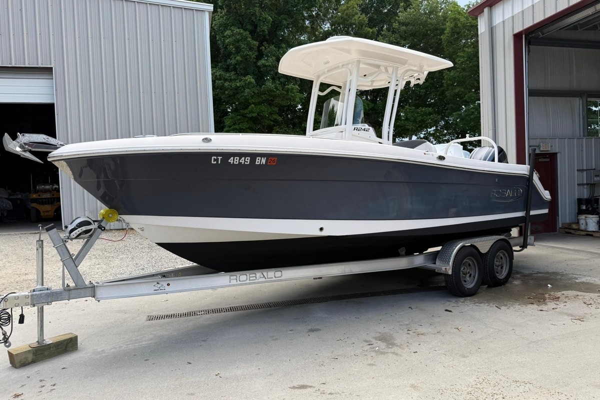 2021 Robalo R242 Explorer - Sold Boat
