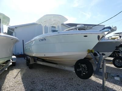 BOATZON | Robalo R242EX 2021