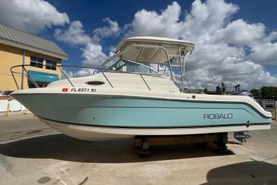 BOATZON | Robalo R245 Walkaround 2006