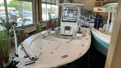 BOATZON | Robalo R246 2024