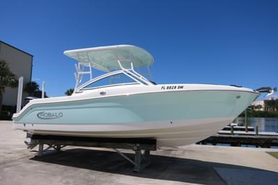 BOATZON | Robalo R247 2021