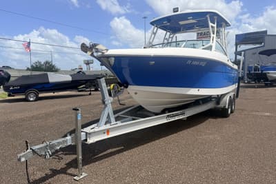 BOATZON | Robalo R247 Dual Console 2017