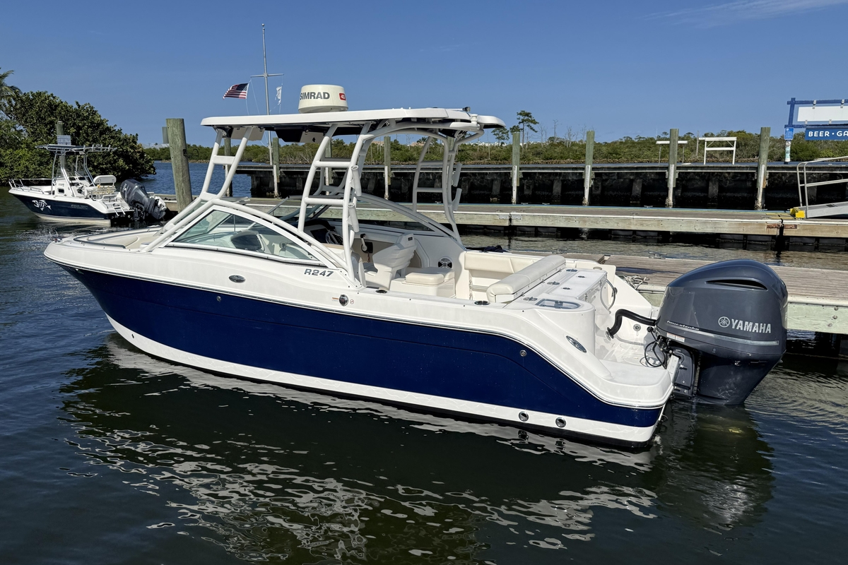 2018 Robalo R247 Dual Console - Sold Boat
