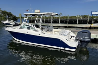 BOATZON | Robalo R247 Dual Console 2018