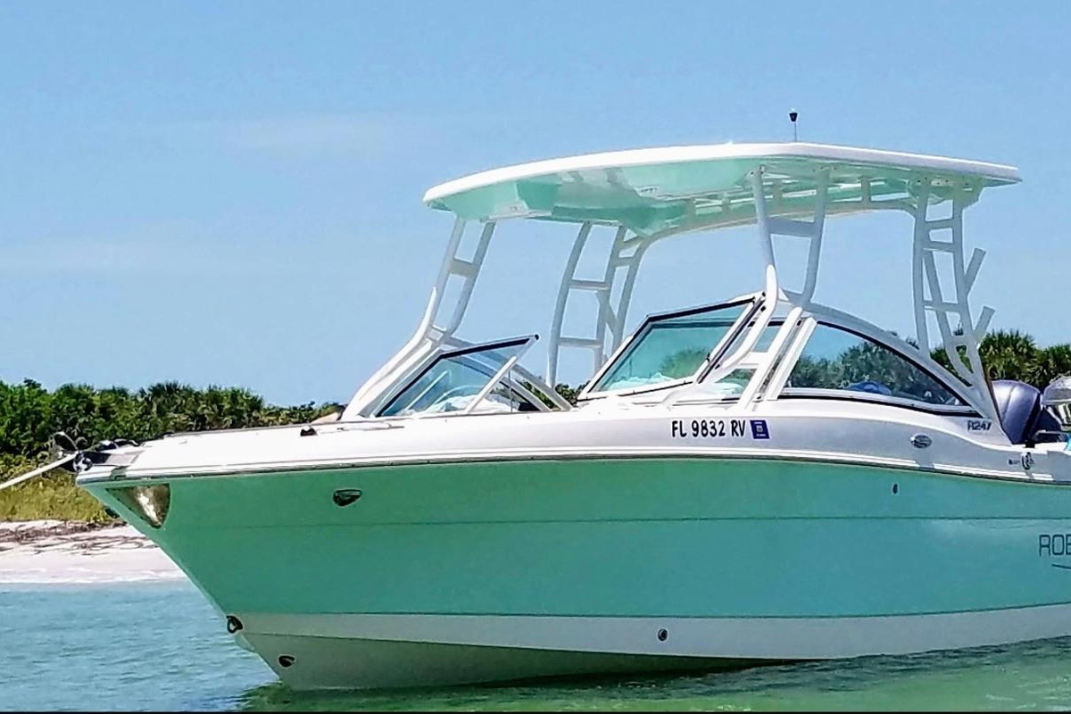 2019 Robalo R247 Dual Console - Sold Boat
